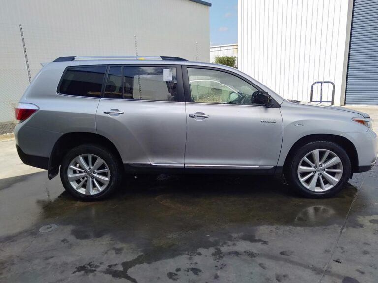 Toyota Kluger parts available from Toyota wreckers
